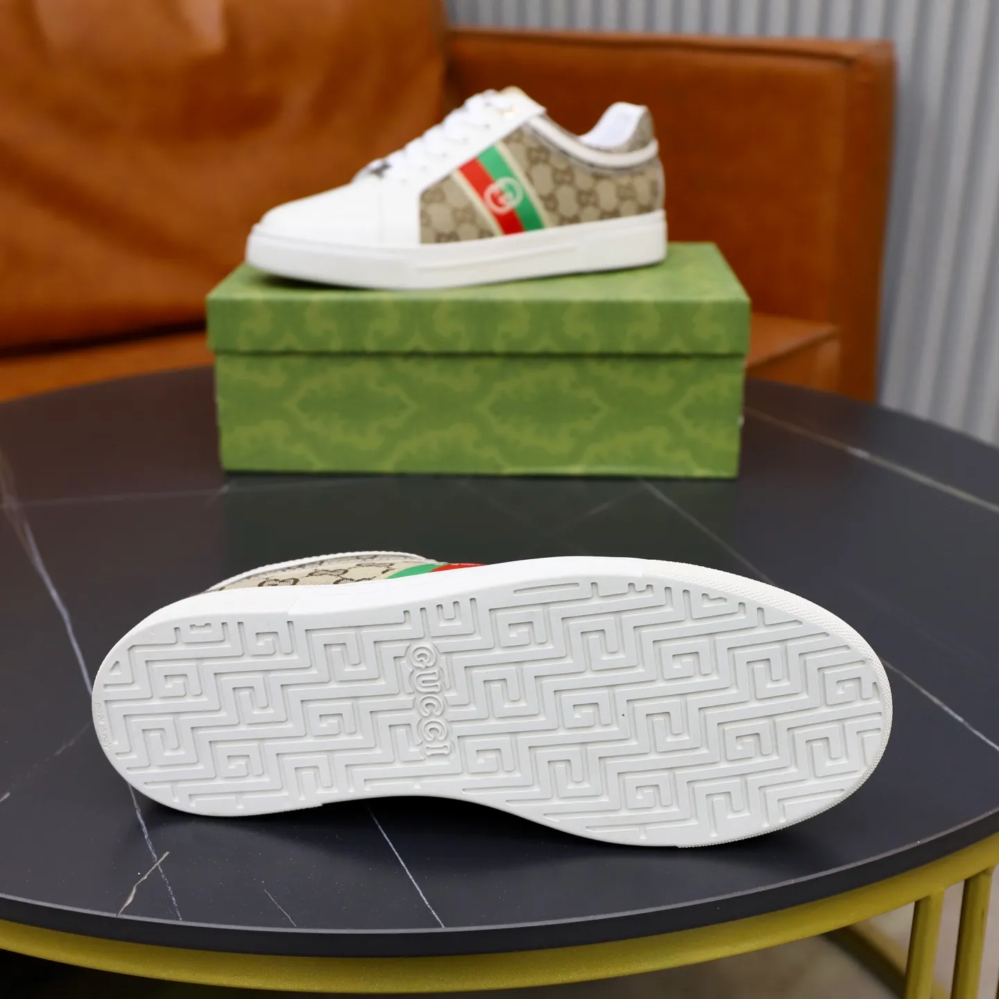 Ex-factory price: 440💰🙅‍♂️🙅‍♂️🙅‍♂️ Brand: GUCCI Standard code: 38-44 (45 customized) Grade: Same as the official website Material: Original material splicing Comfortable and breathable lining Lightweight and wear-resistant sports outsole Style category: Men's fashionable casual shoes Running sneakers Distinguished luxury brand elements Top luxury Color: actual picture color